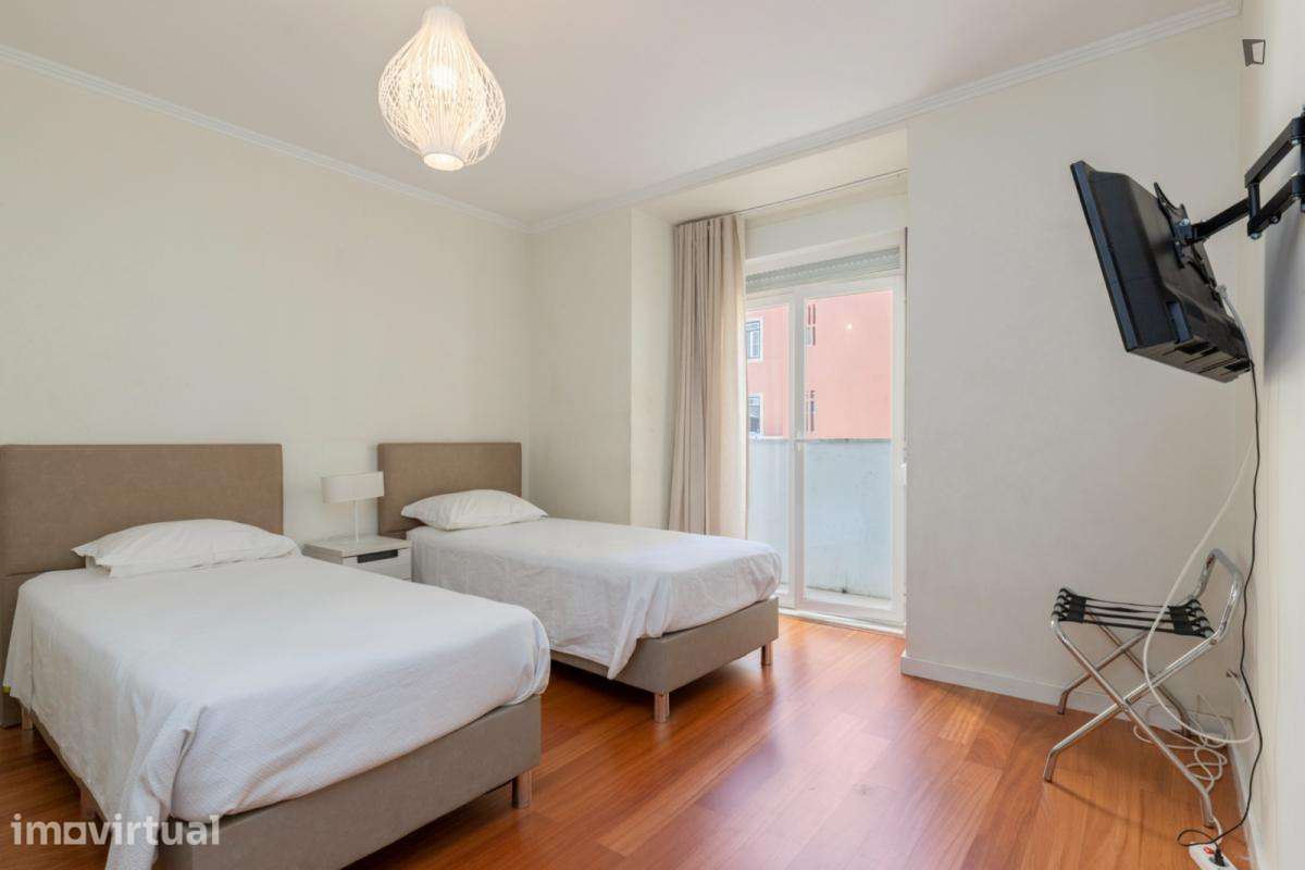 Quarto - localizado em Intendente Lisbon - Grande imagem: 5/18
