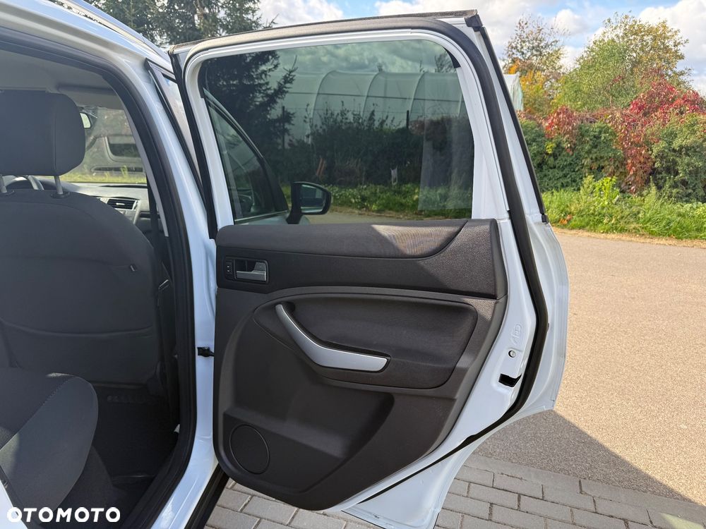 Ford Kuga - 24
