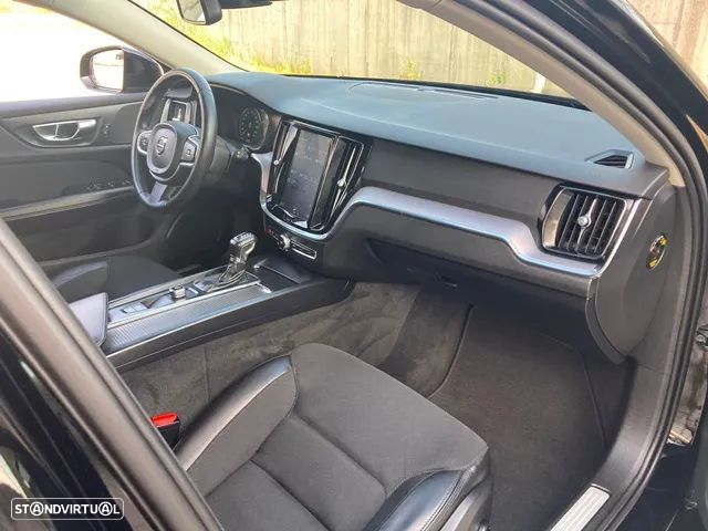 Volvo V60 2.0 D3 Momentum Core Geartronic - 30