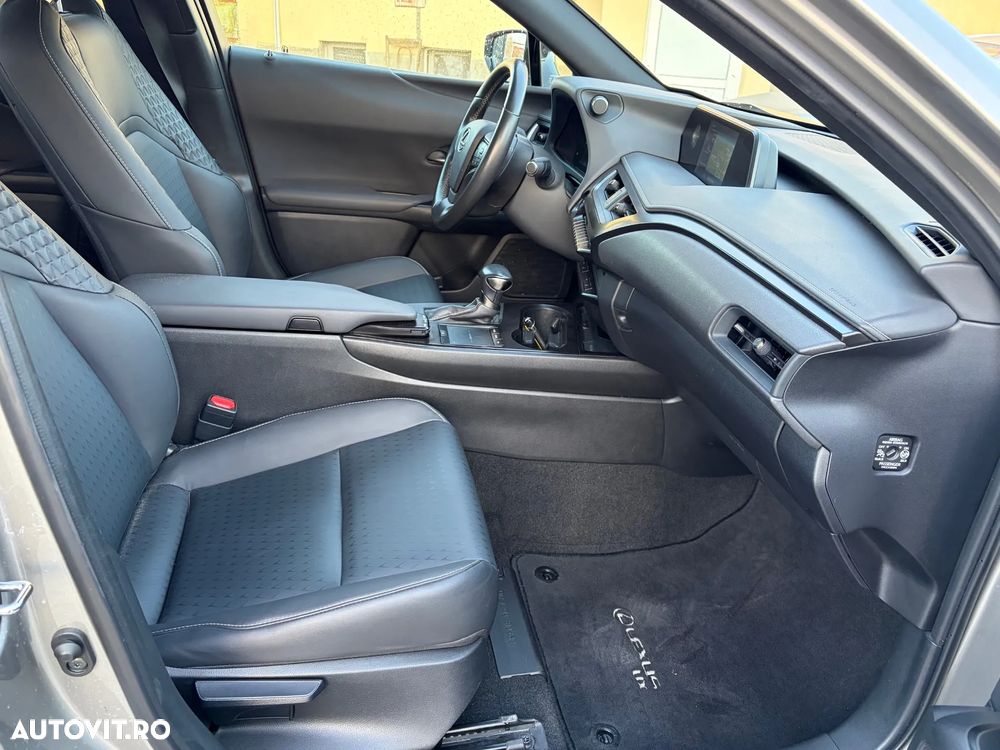 Lexus UX - 22