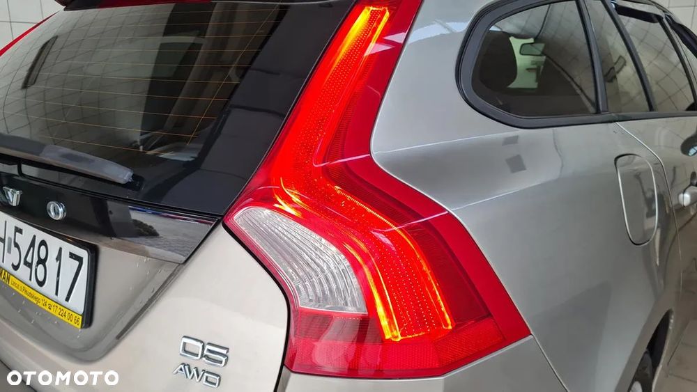Volvo V60 D5 AWD R-Design Momentum - 26