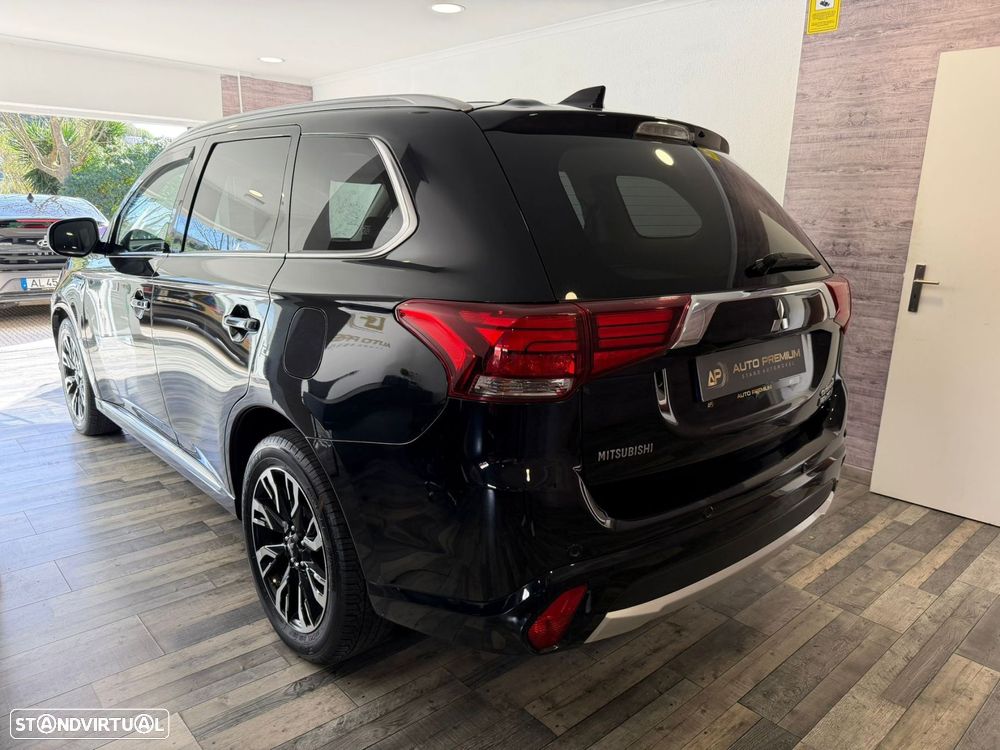 Mitsubishi Outlander 2.0 Instyle Navi - 6