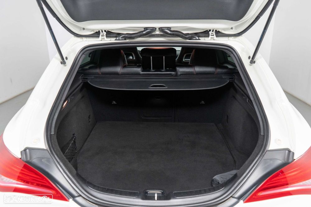 Mercedes-Benz CLA 180 d Shooting Brake AMG Line Aut. - 14