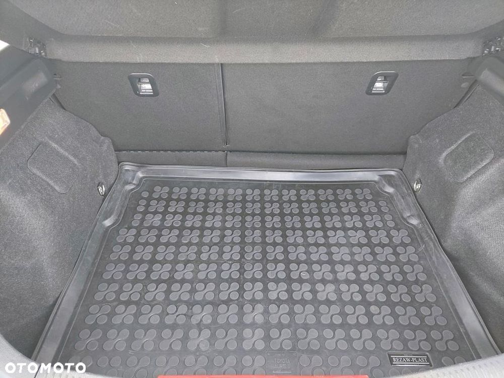 Toyota Auris 1.6 Premium - 11