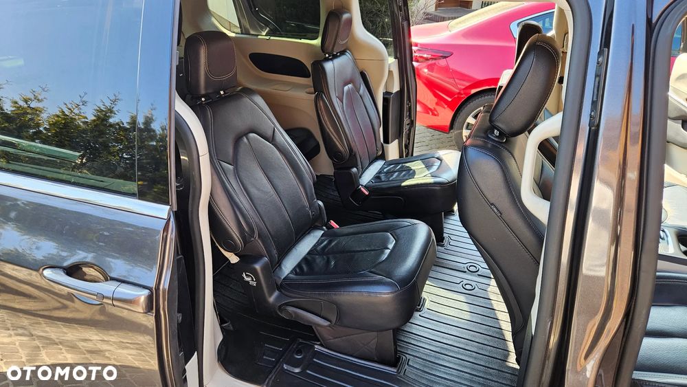 Chrysler Pacifica - 30