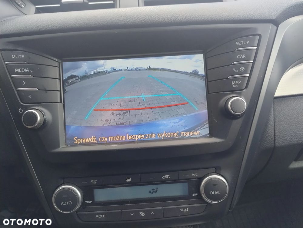 Toyota Avensis 1.8 Comfort - 15