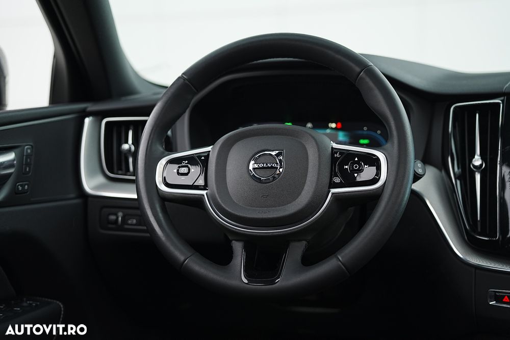 Volvo XC 60 Recharge T6 Twin Engine eAWD R-Design Expression - 28