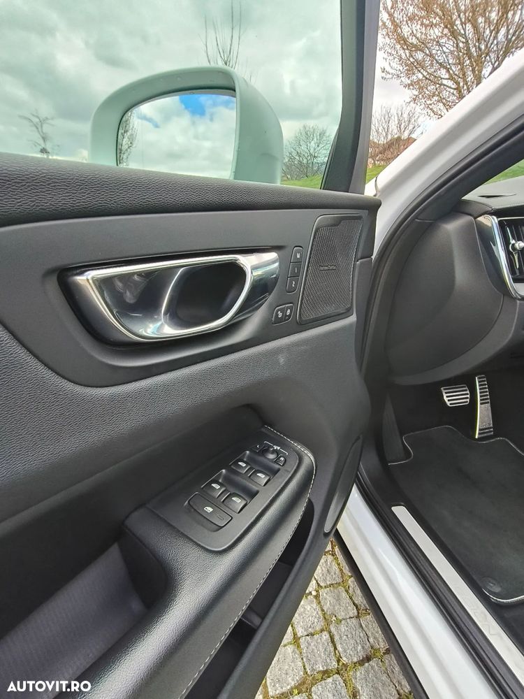 Volvo XC 60 D4 AWD Geartronic RDesign - 40