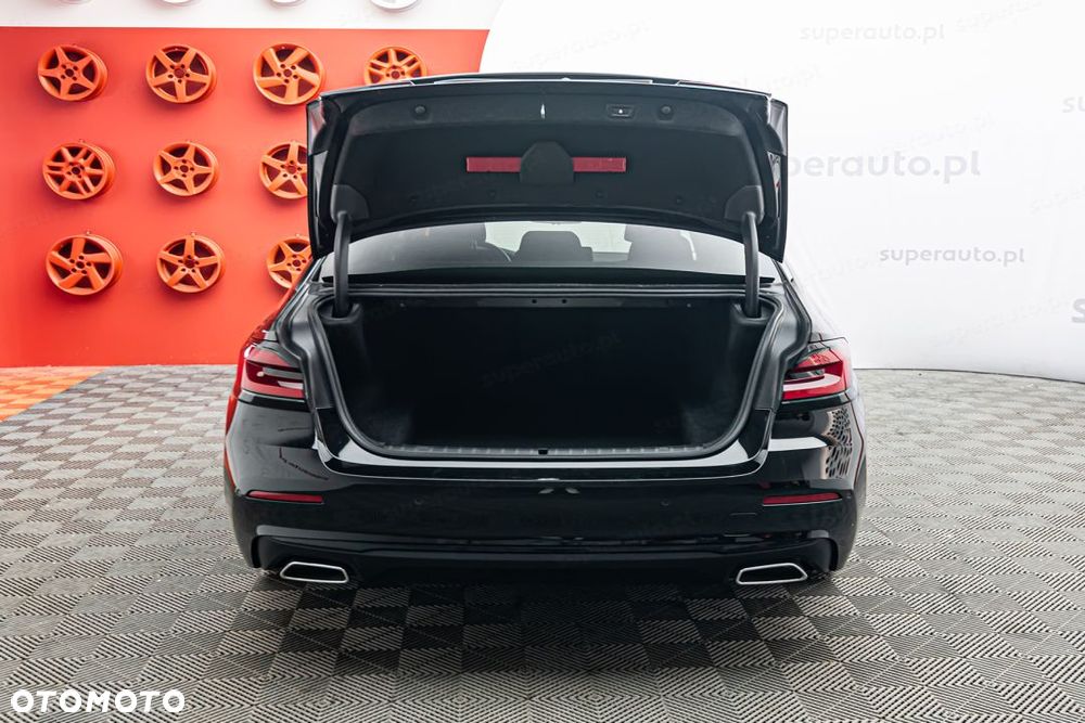 BMW Seria 5 518d - 29