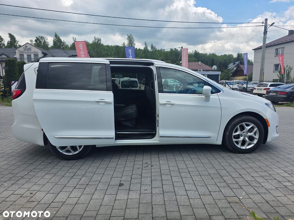 Chrysler Pacifica - 7