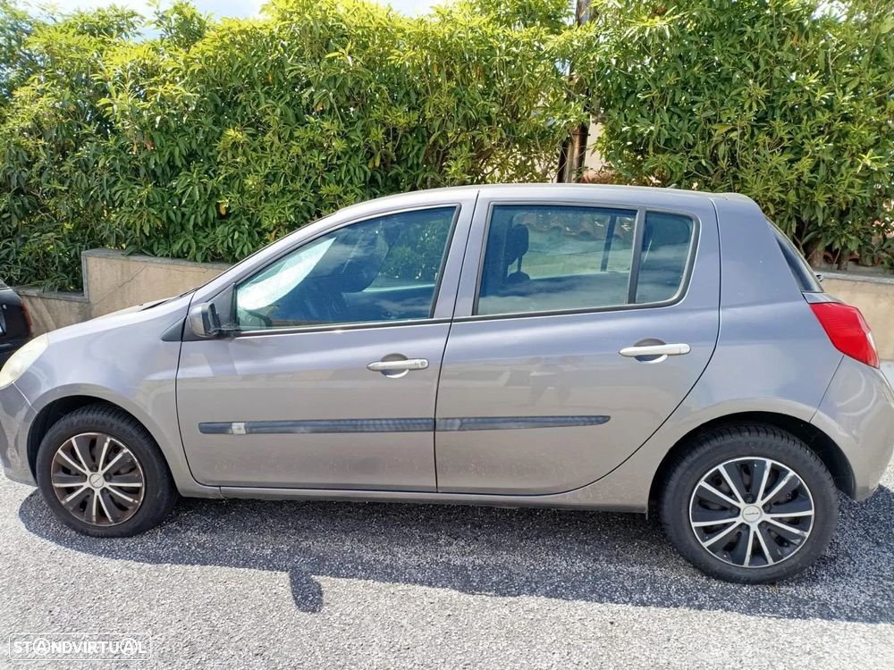 Renault Clio 1.5 dCi Dynamique S - 1