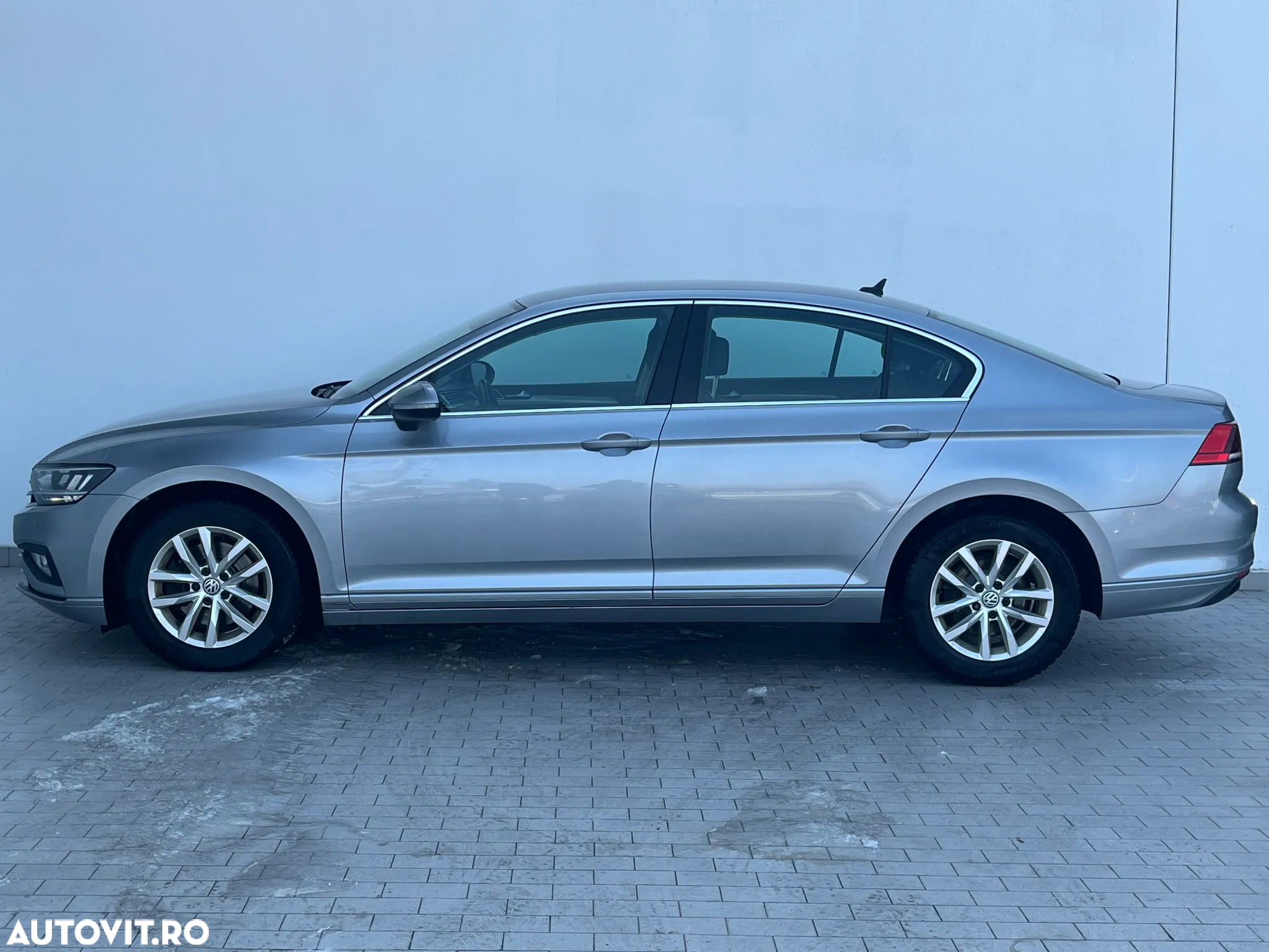 Volkswagen Passat 2.0 TDI DSG Comfortline - 4