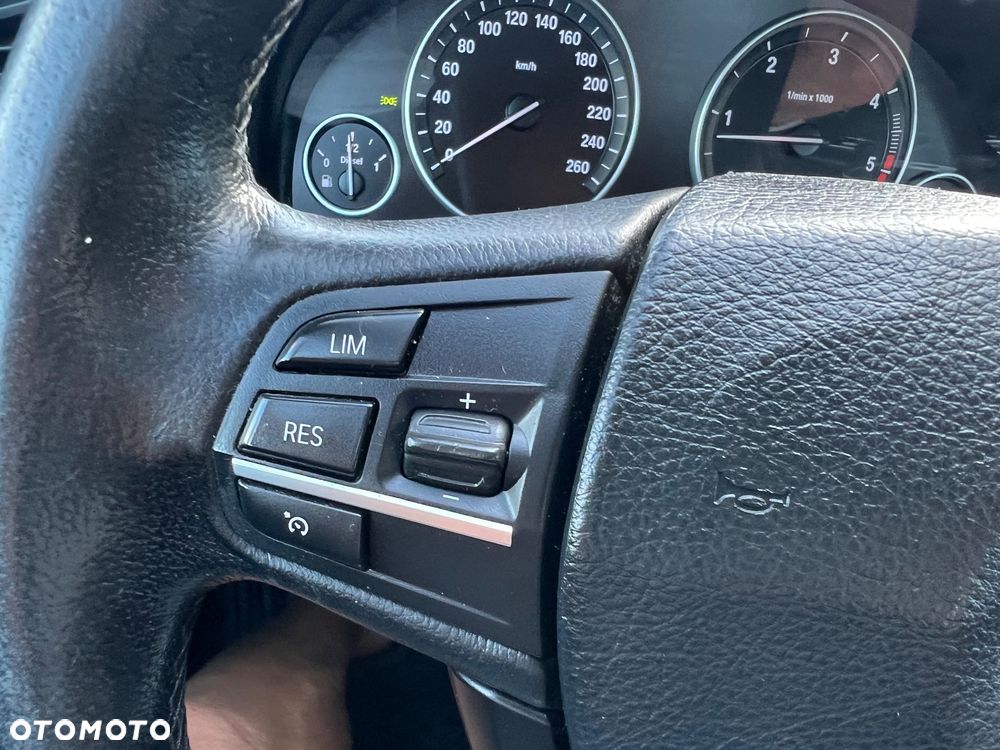 BMW Seria 5 525d - 31