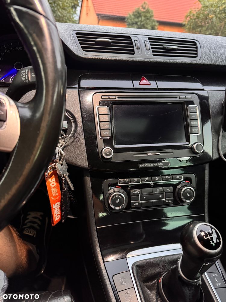 Volkswagen Passat 2.0 TDI DPF Sportline - 9