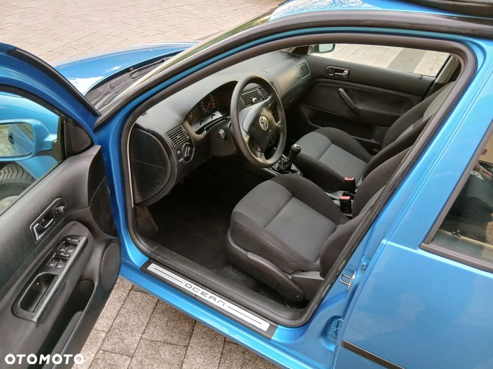 Volkswagen Golf - 6