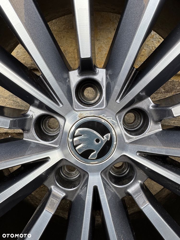 Kompletne opony Skoda Superb 3 Trinity 8x19 5x112 ET44 antracyt Hankook 235/40 R19 - 8