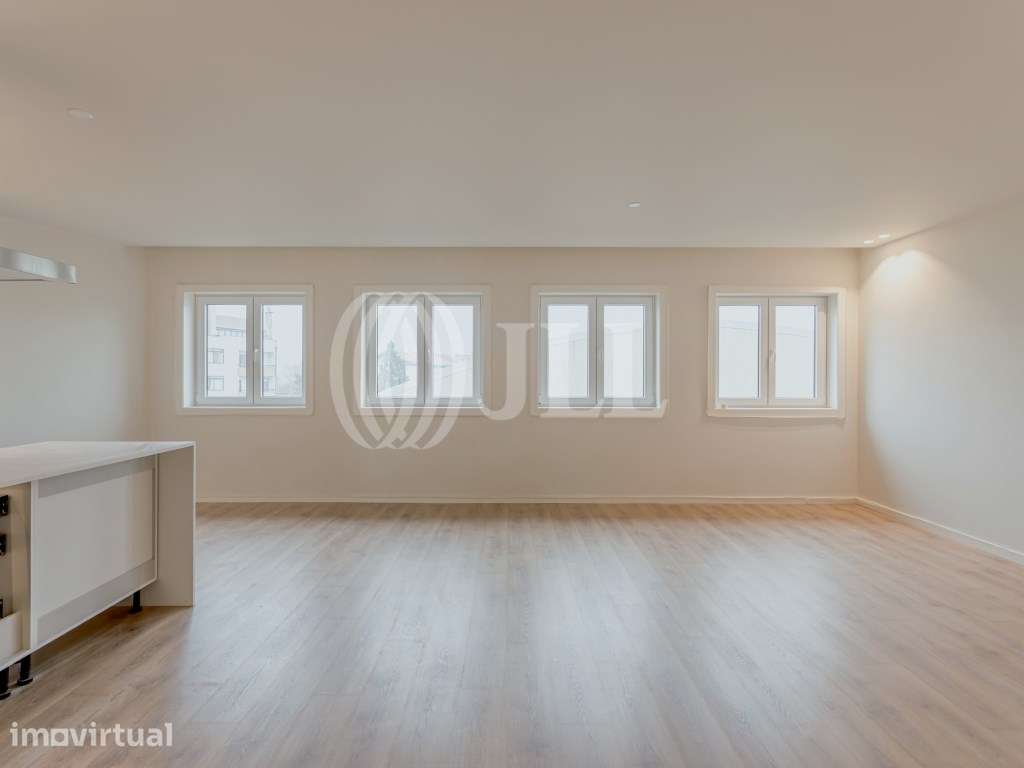 Apartamento T4 com varanda e garagem nas Antas Porto - Grande imagem: 2/31