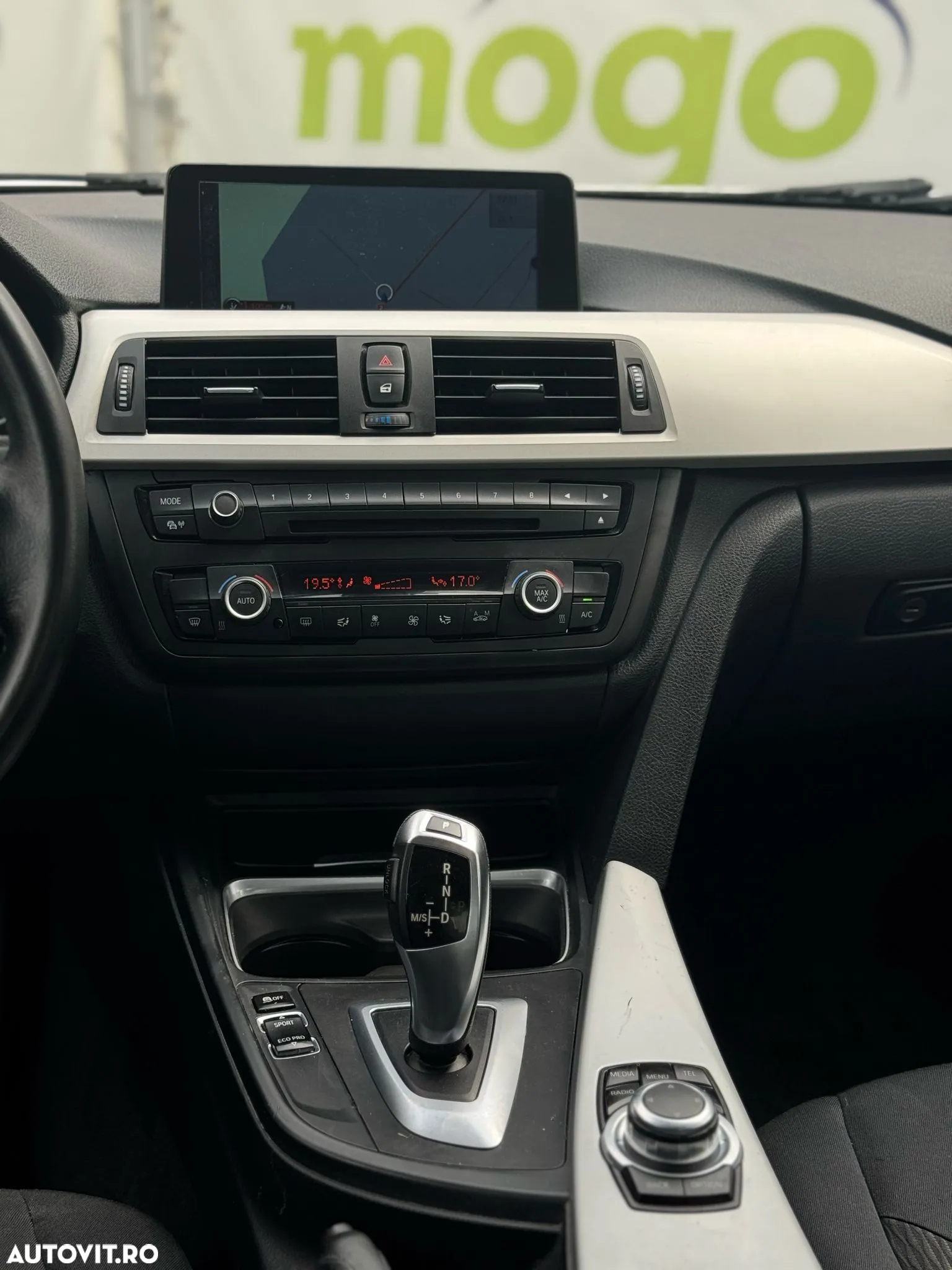 BMW Seria 3 318d Touring Aut. - 35