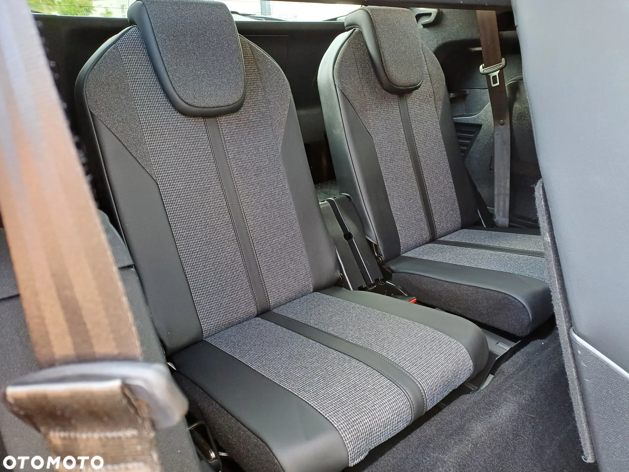 Peugeot 5008 BlueHDI 130 EAT8 Allure - 14