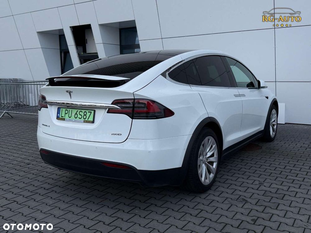Tesla Model X - 13