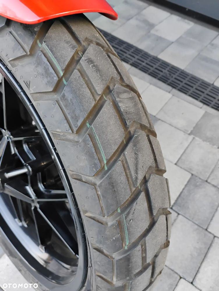 Royal Enfield Guerrilla - 12