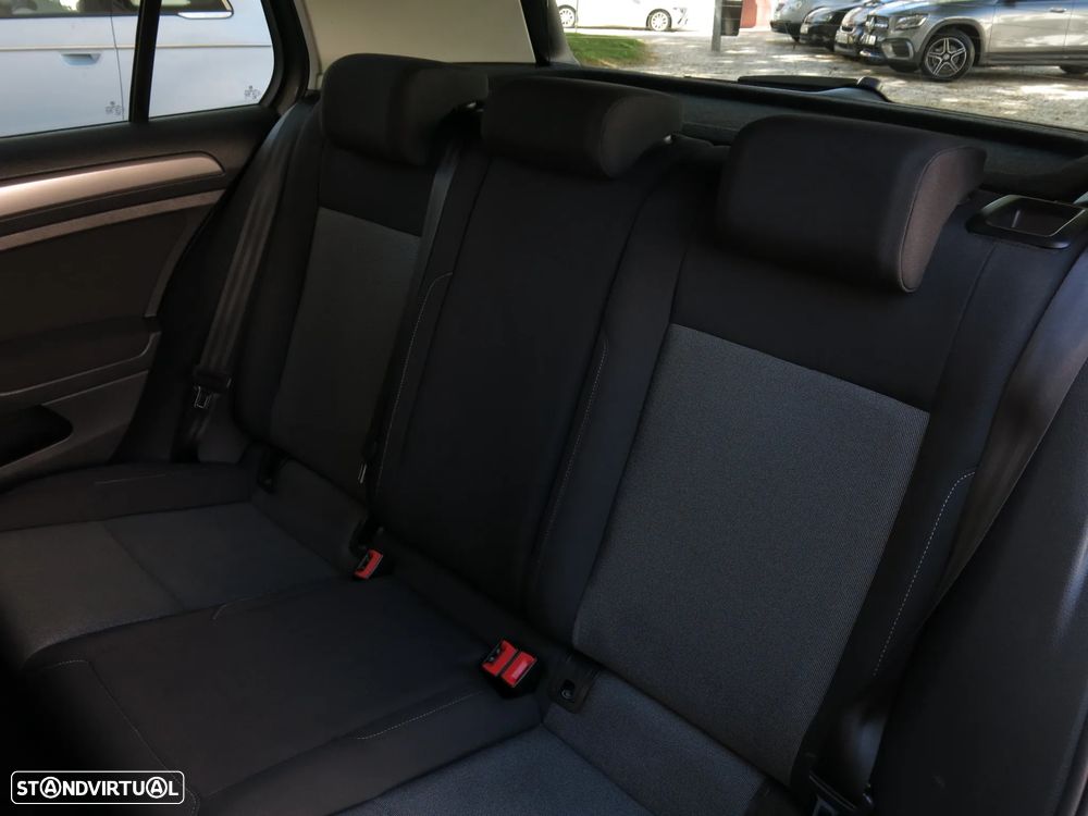 VW Golf 1.6 TDI Confortline - 25