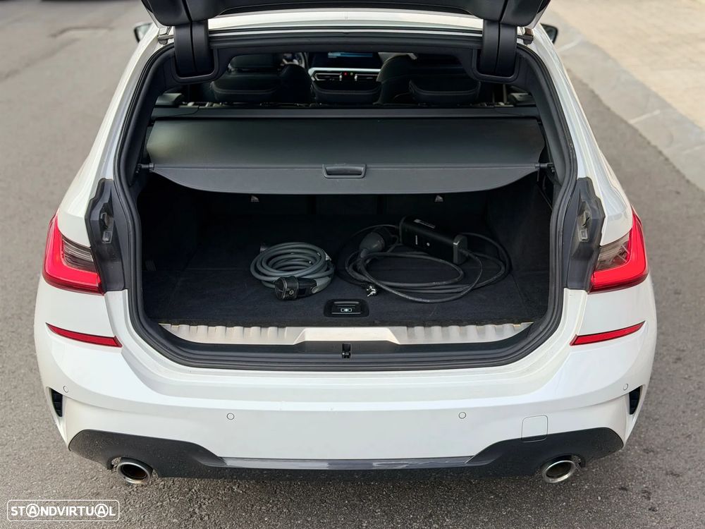 BMW 320 e Pack Desportivo M Auto - 13