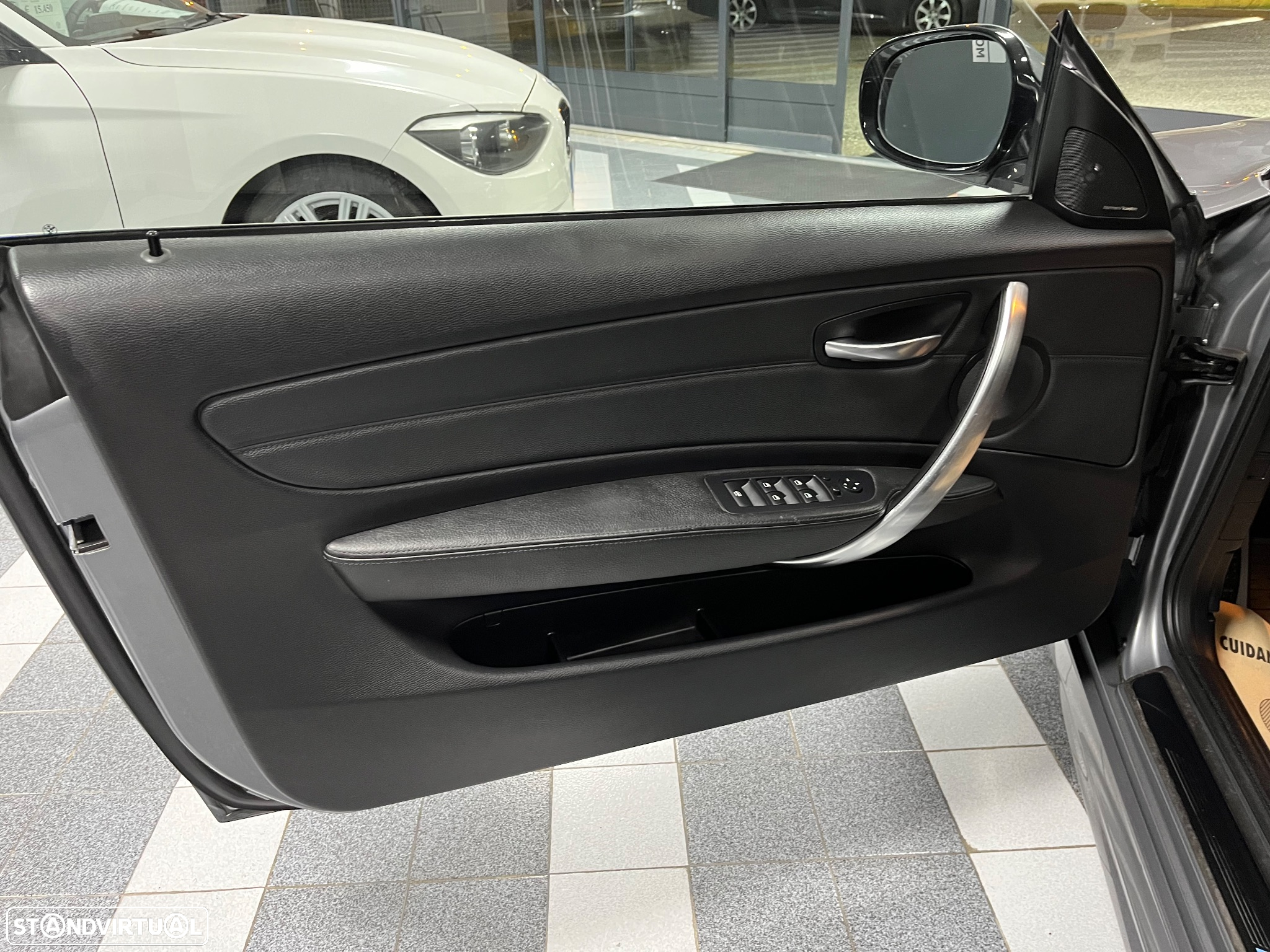BMW 118 d Cabrio Limited Edition Lifestyle c/ M Sport Pack - 34