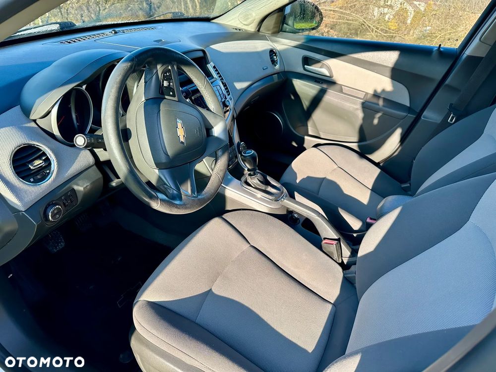 Chevrolet Cruze 1.6 - 5