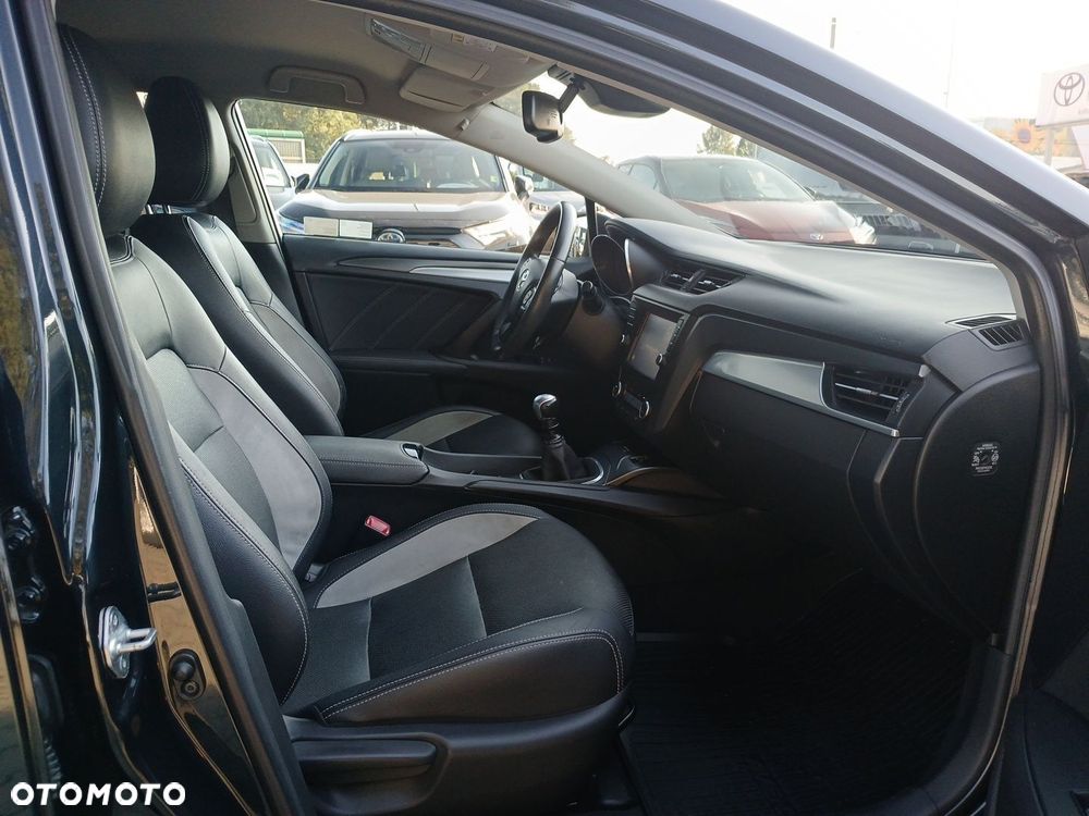 Toyota Avensis 1.8 Premium EU5 - 10