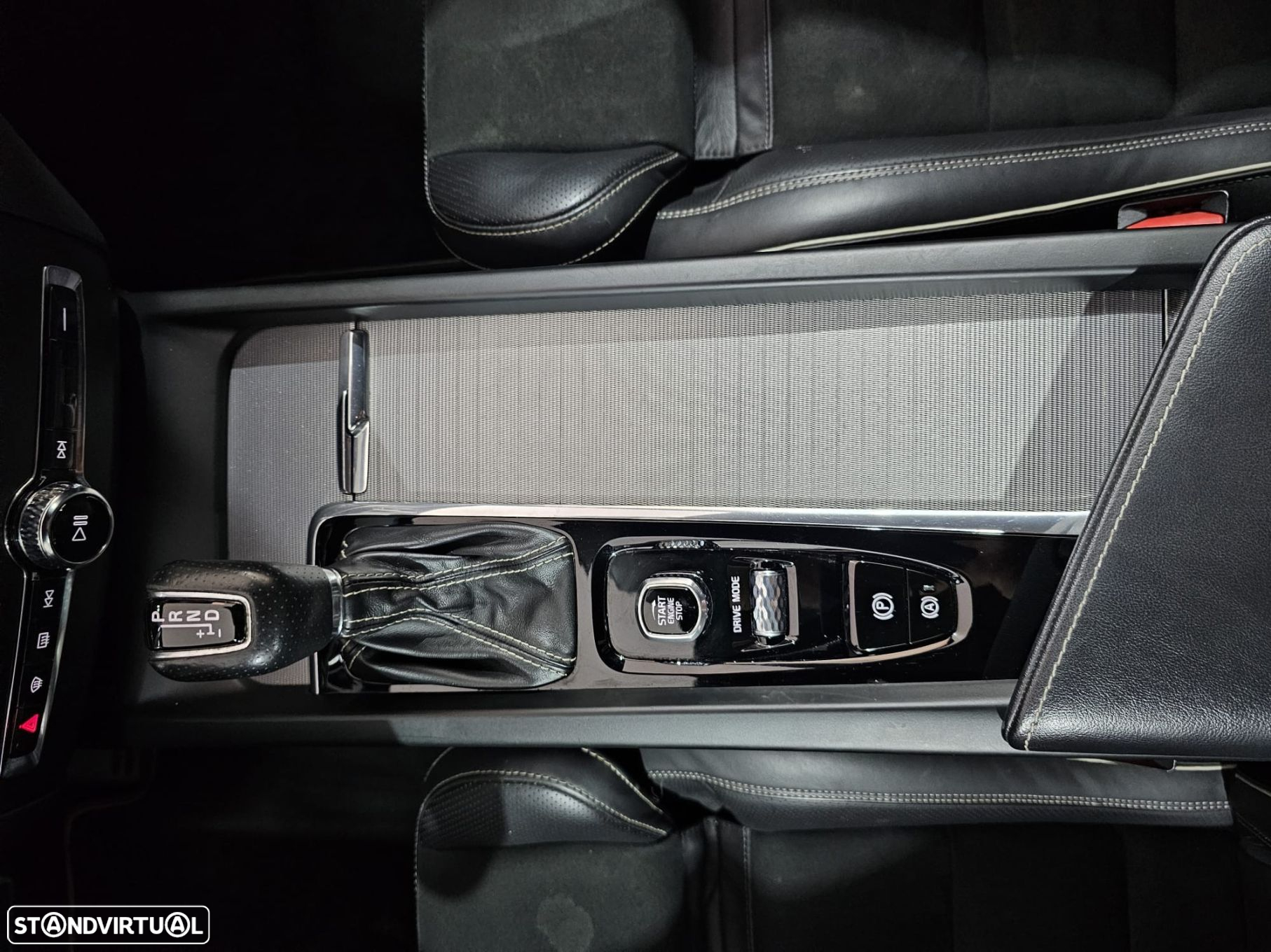 Volvo XC 60 2.0 D4 R-Design Geartronic - 24
