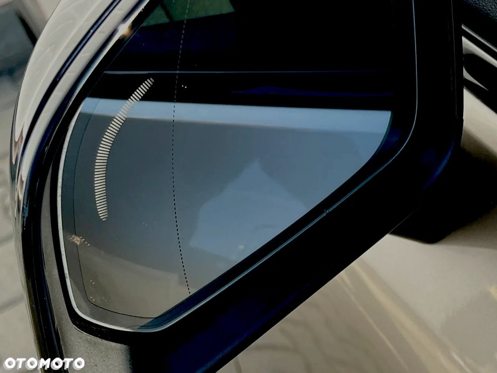 Volvo XC 40 B4 AWD Plus Dark - 32