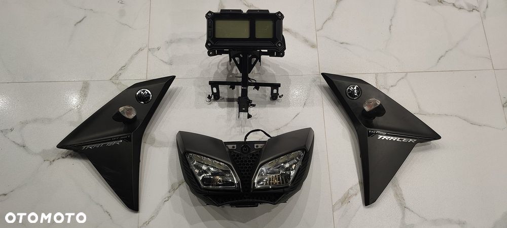 YAMAHA TRACER 09 MT09 Licznik zegary Owiewka boczek