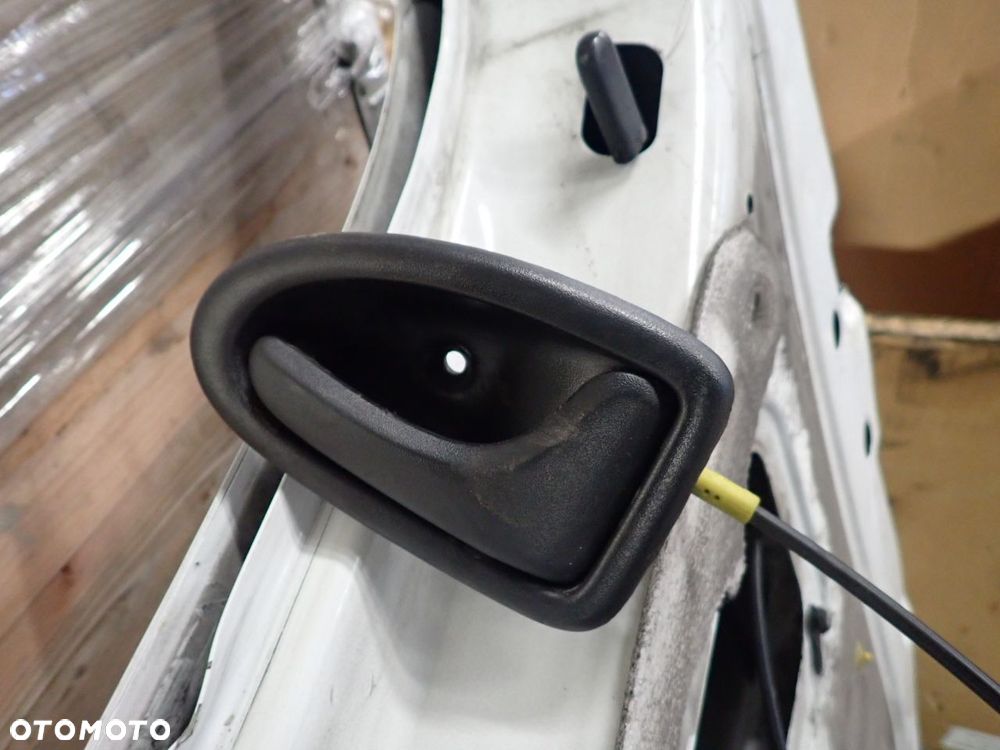 DRZWI PRAWY PRZÓD RENAULT TRAFIC II 1.9 - 10
