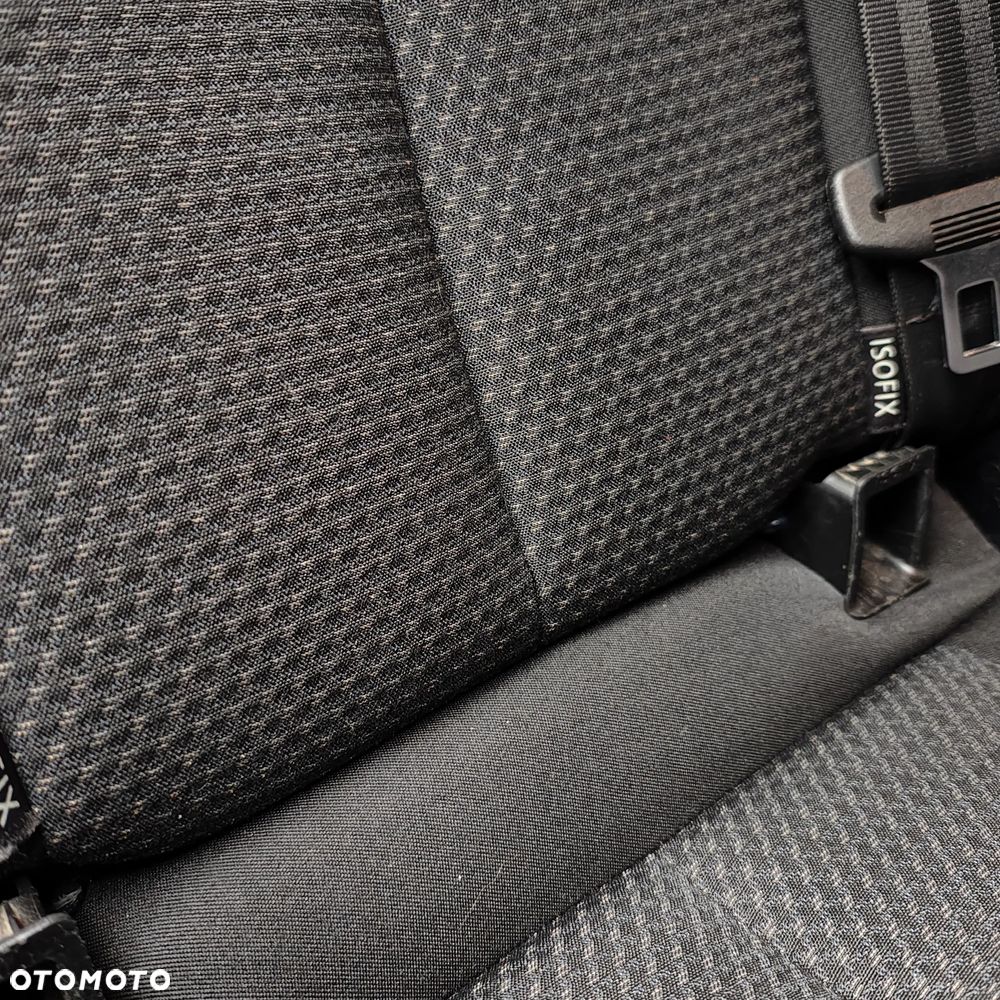 Volkswagen Passat 2.0 TDI DPF Trendline - 12