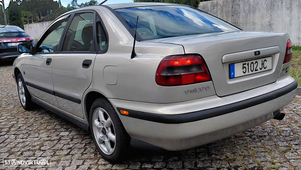 Volvo S40 1997 photo 3