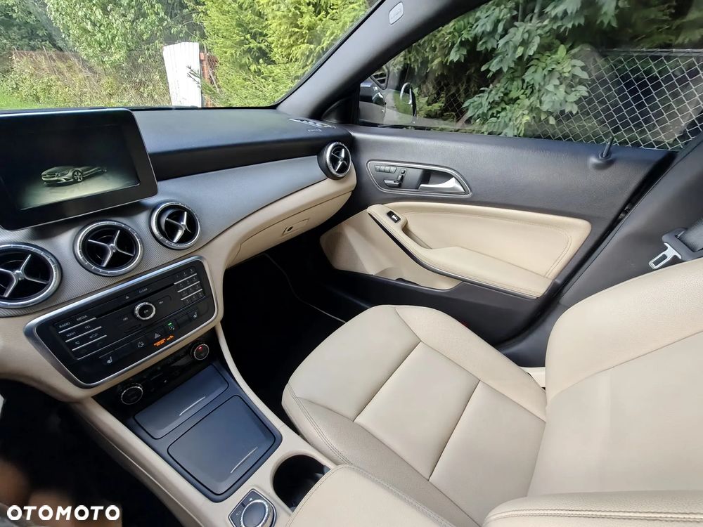 Mercedes-Benz CLA 250 4Matic 7G-DCT Sport - 8