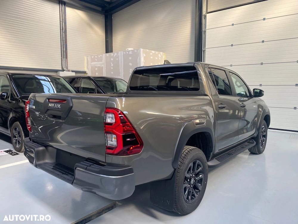Toyota Hilux 2.8D 204CP 4x4 Double Cab AT MHEV Invincible - 3