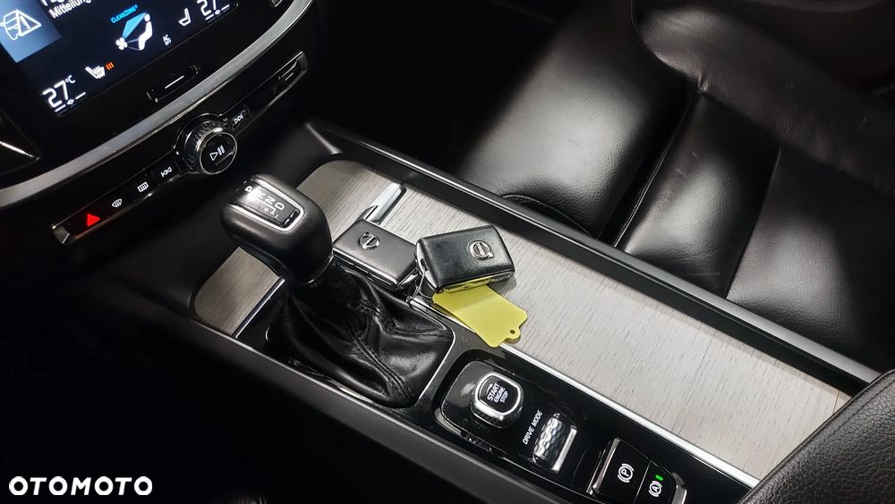 Volvo V60 D4 R-Design - 17