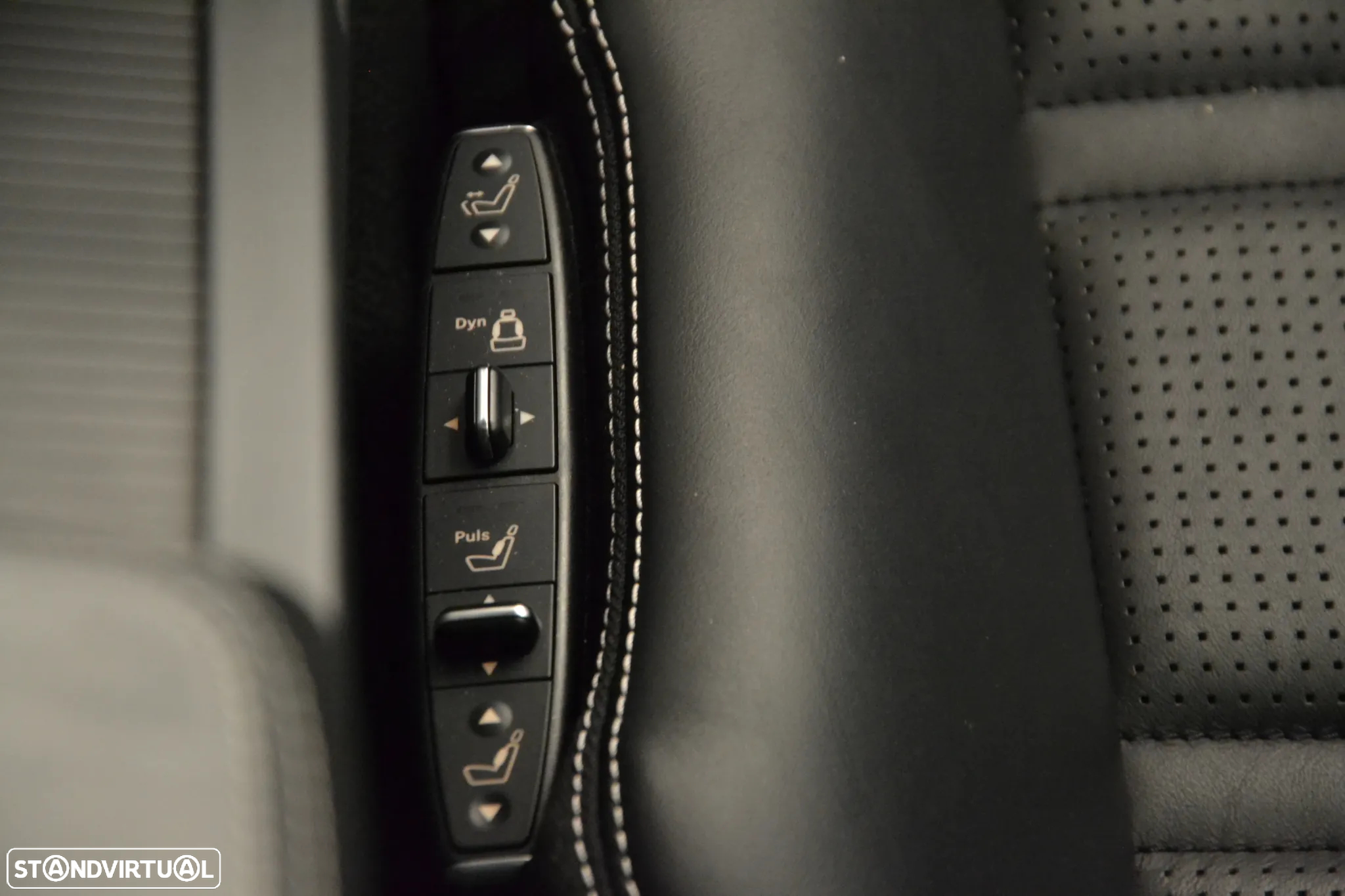Mercedes-Benz E 63 AMG S 4-Matic - 39