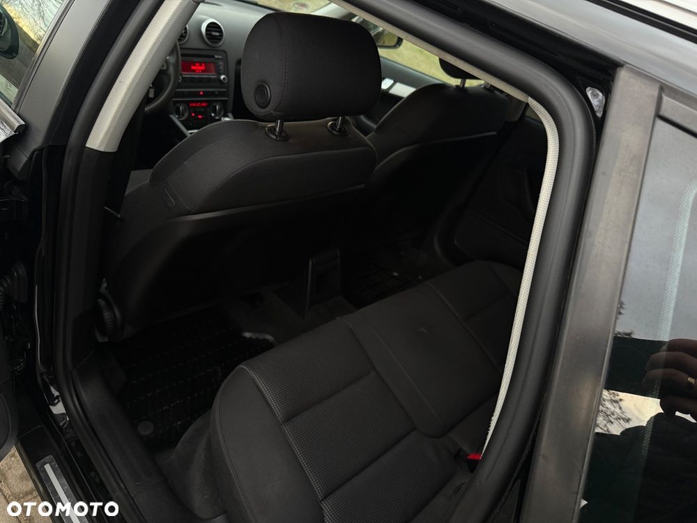 Audi A3 Sportback 1.8 TFSI Ambiente - 17