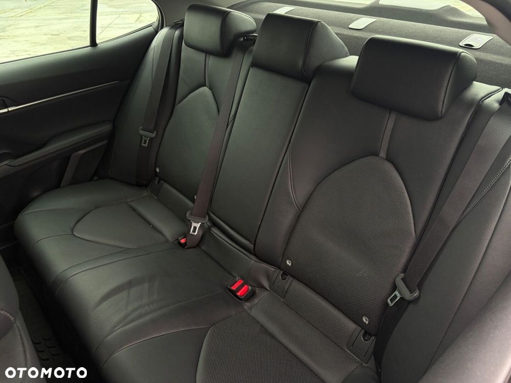 Toyota Camry 2.5 Hybrid Comfort CVT - 22