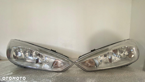 Ford Focus mk3 lift lampa przod prawa lewa zwykla led