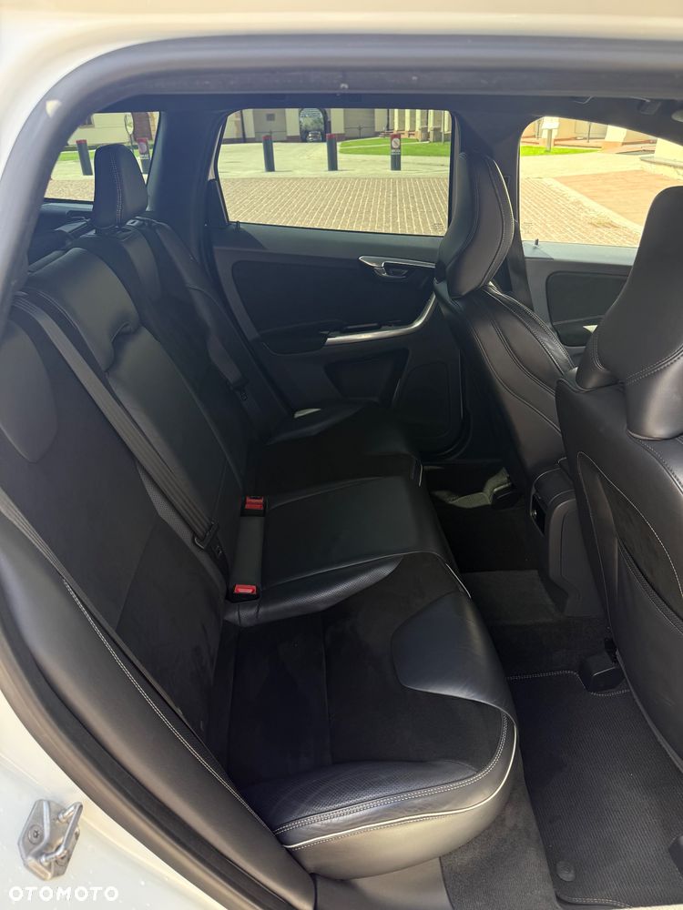 Volvo XC 60 D4 Drive-E R-Design Momentum - 17