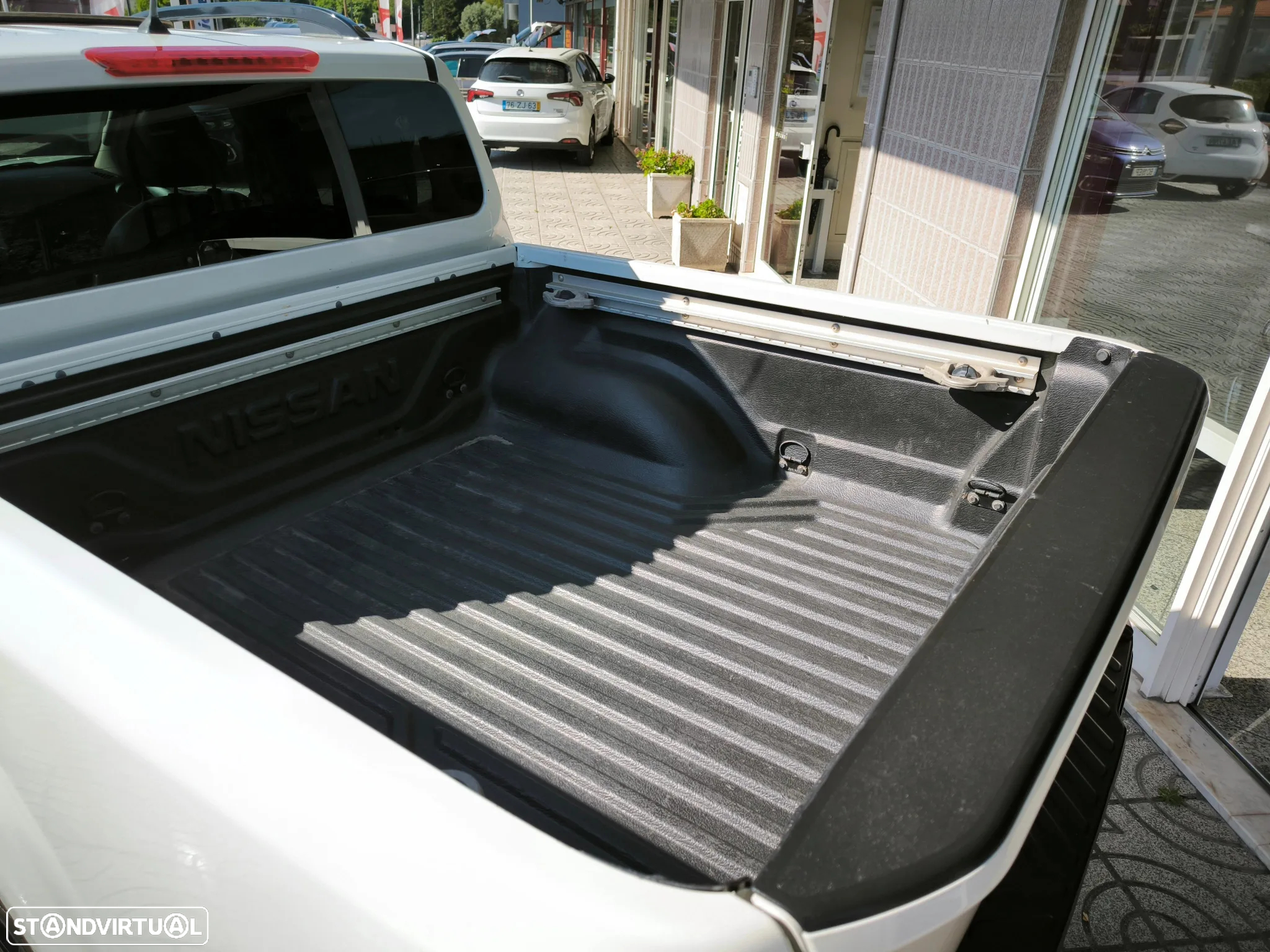 Nissan Navara 2.3 dCi CD 4WD N-Guard - 25