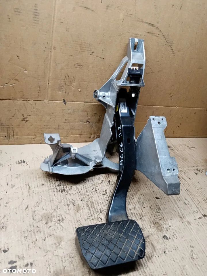 Pedał hamulca Audi A6 C6 3.2 FSI Automat 4F1723117A - 3