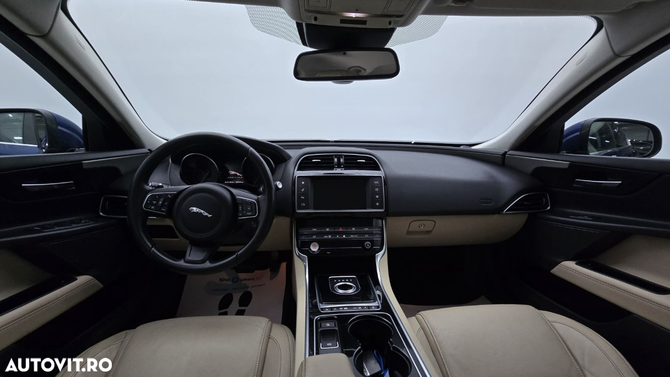 Jaguar XE - 13