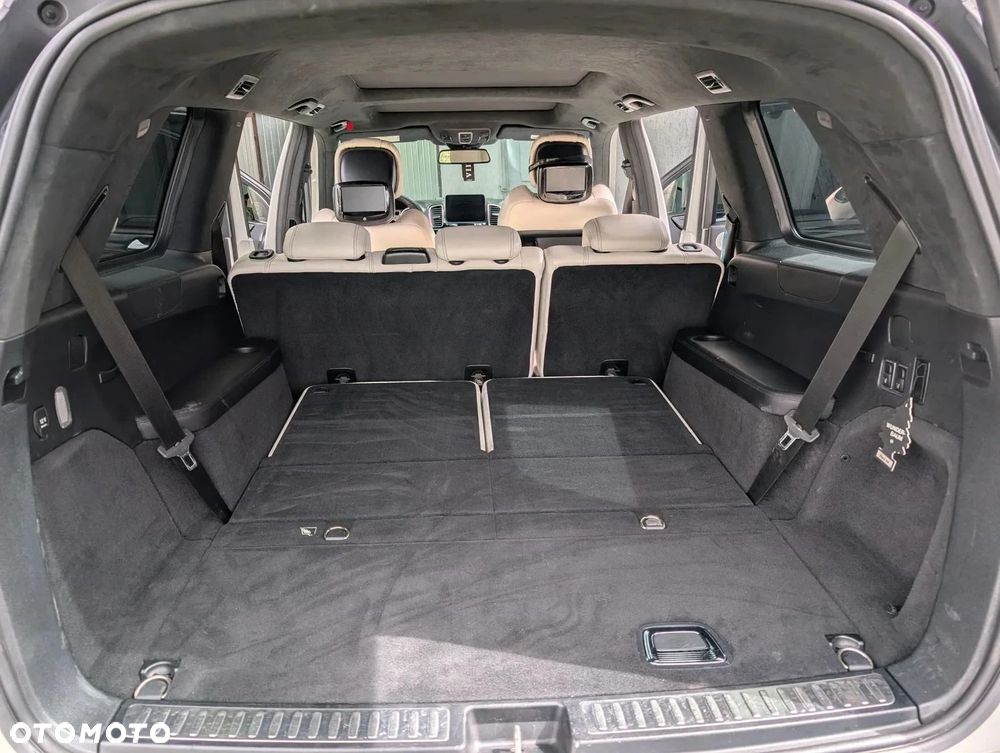 Mercedes-Benz GLS - 22