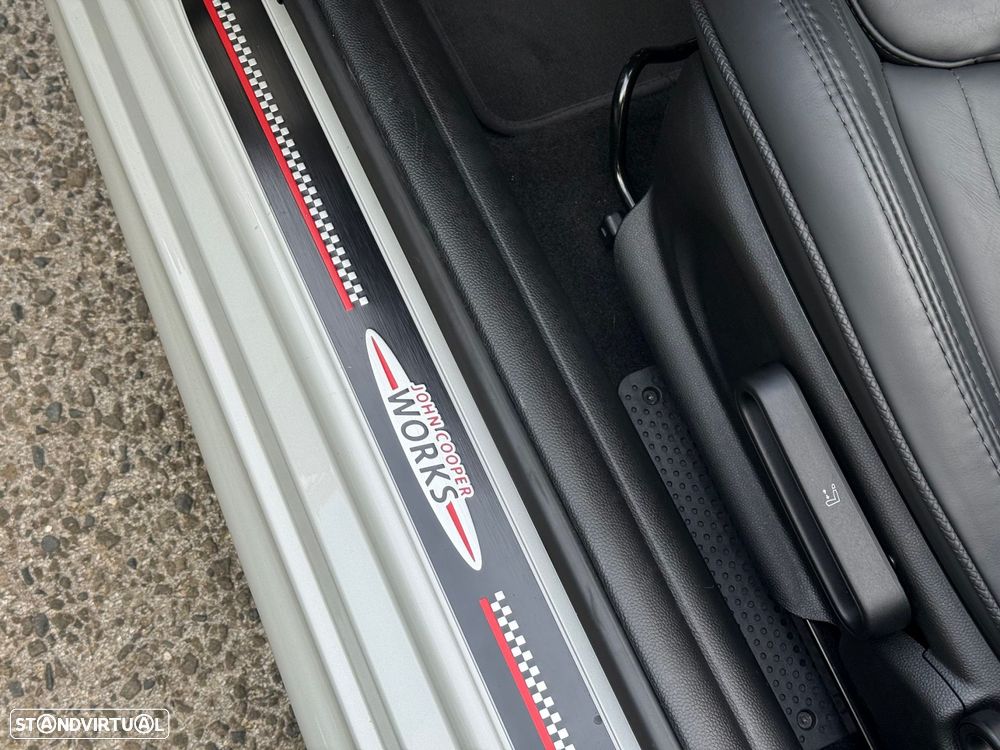 MINI Cabrio John Cooper Works Plus Auto Desportiva - 34