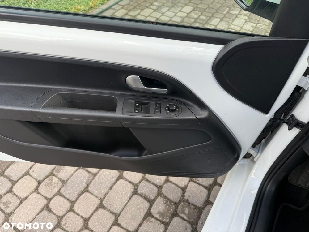 Volkswagen up! white style - 16